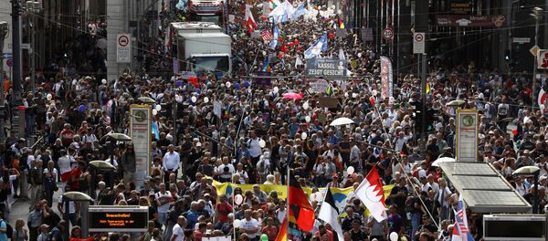 احتجاجات ضد الاجراءات المشددة التي فرضة السلطات الألمانية بسبب فيروس كورونا (كوفيد - 19) في برلين، ألمانيا 29 أغسطس 2020 احتجاجات ضد الاجراءات المشددة التي فرضة السلطات الألمانية بسبب فيروس كورونا (كوفيد - 19) في برلين، ألمانيا 29 أغسطس 2020 - سبوتنيك عربي