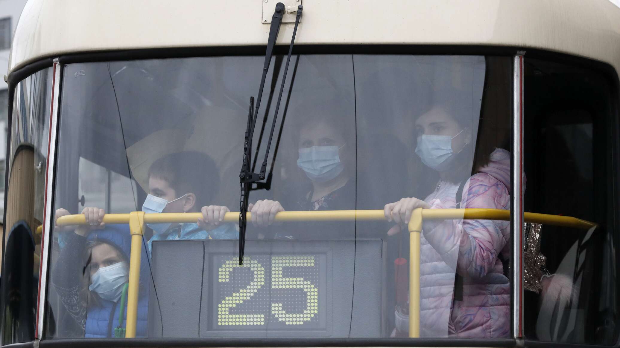 مقتل 12 وإصابة 10 في حادث حافلة بالإكوادور