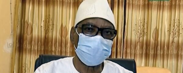  الرئيس المالي المستقيل إبراهيم بوبكر كيتا خلال إعلان بيان الاستقالة بعد الانقلاب العسكري 18 أغسطس آب 2020 - سبوتنيك عربي