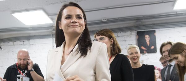 مسيرة مؤيدة لزعيمة المعارضة البيلاروسية، سفيتلانا تيخانوفسكايا في مينسك، بيلاروسيا، أغسطس 2020 - سبوتنيك عربي