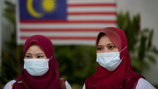 نساء ترتدي كمامات في مدينة بوتراجايا، ماليزيا 26 أغسطس 2020 - سبوتنيك عربي