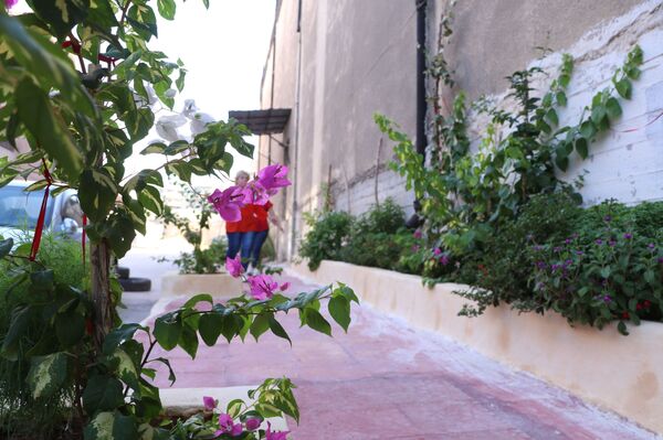 منى تطوي ذكريات شارع الموت في حلب وتحوله إلى حديقة... فيديو وصور - سبوتنيك عربي