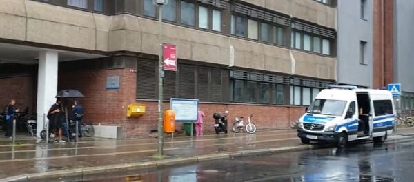 سيارة إسعاف تقف أمام مشفى شاريتي في برلين في ألمانيا، أغسطس 2020 سيارة إسعاف تقف أمام مشفى شاريتي في برلين في ألمانيا، أغسطس 2020 - سبوتنيك عربي