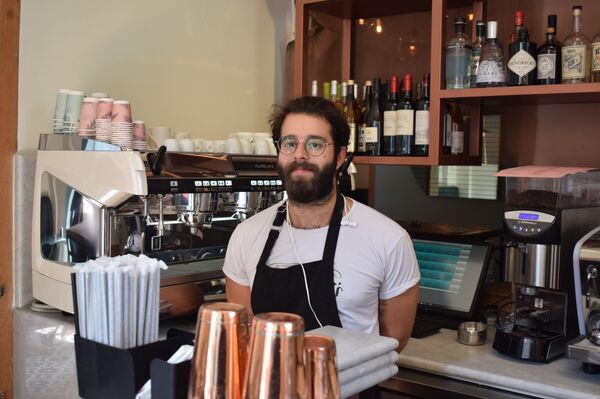 بعد مرور شهر على انفجار المرفأ... بيروت تلملم جراحها وتصر على الحياة... فيديو وصور بعد مرور شهر على انفجار المرفأ... بيروت تلملم جراحها وتصر على الحياة... فيديو وصور - سبوتنيك عربي