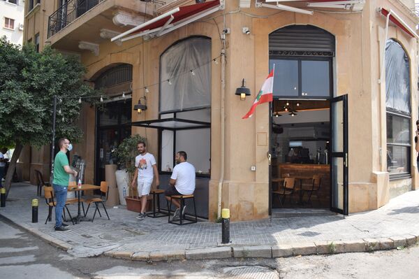 بعد مرور شهر على انفجار المرفأ... بيروت تلملم جراحها وتصر على الحياة... فيديو وصور بعد مرور شهر على انفجار المرفأ... بيروت تلملم جراحها وتصر على الحياة... فيديو وصور - سبوتنيك عربي