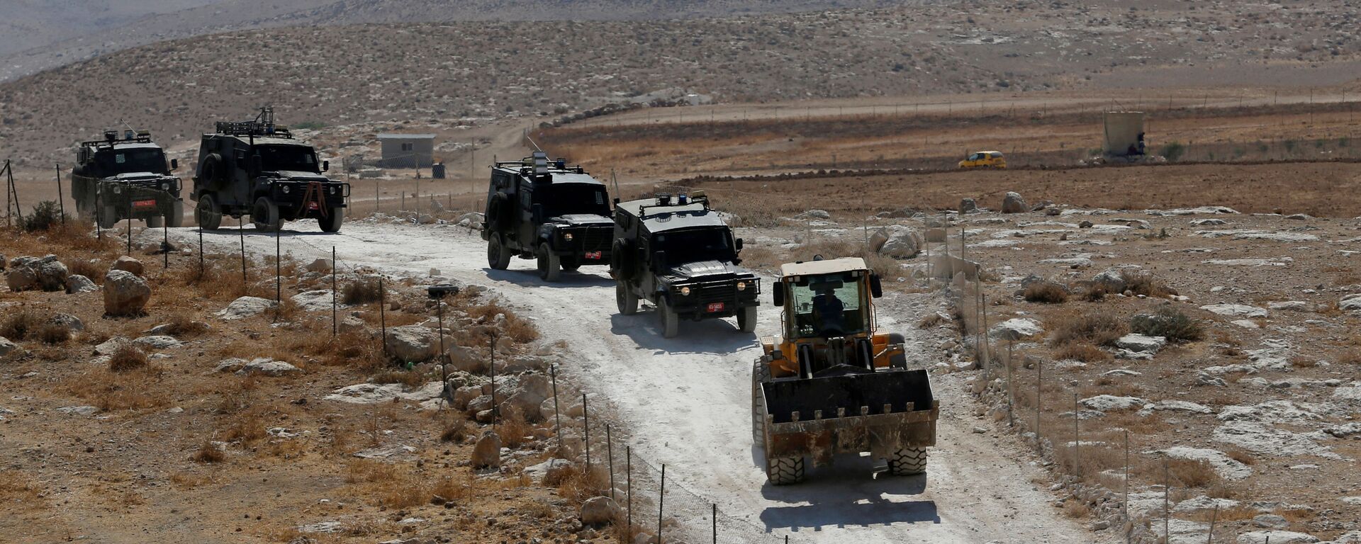 القوات الإسرائيلية متوجهة لتدمير منزل فلسطيني في الخليل، الضفة الغربية 2 سبتمبر 2020 - سبوتنيك عربي, 1920, 26.03.2026
