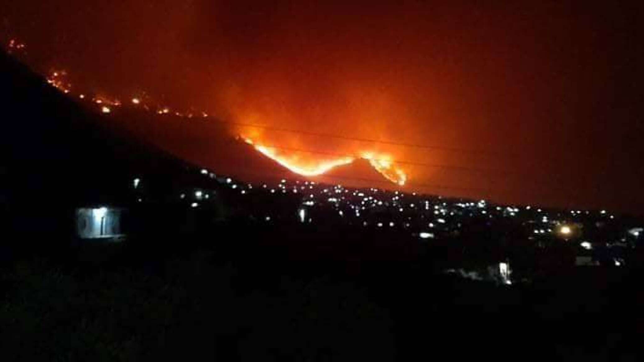 حرائق تندلع في عدة مناطق بالجبل الأخضر شرق ليبيا.. فيديو