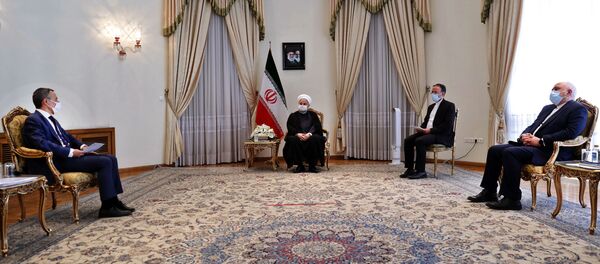 الرئيس الإيراني حسن روحاني خلال استقباله وزير خارجية سويسرا ايغناتسيو كاسيس في طهران - سبوتنيك عربي