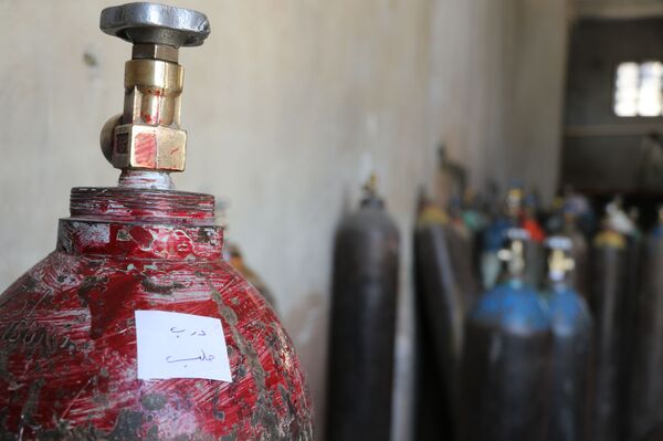 ناشطون حلبيون ينشئون مصنع أكسجين لدعم العلاج المنزلي لمصابي كورونا... فيديو وصور - سبوتنيك عربي