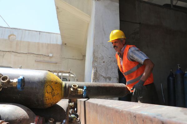 ناشطون حلبيون ينشئون مصنع أكسجين لدعم العلاج المنزلي لمصابي كورونا... فيديو وصور - سبوتنيك عربي