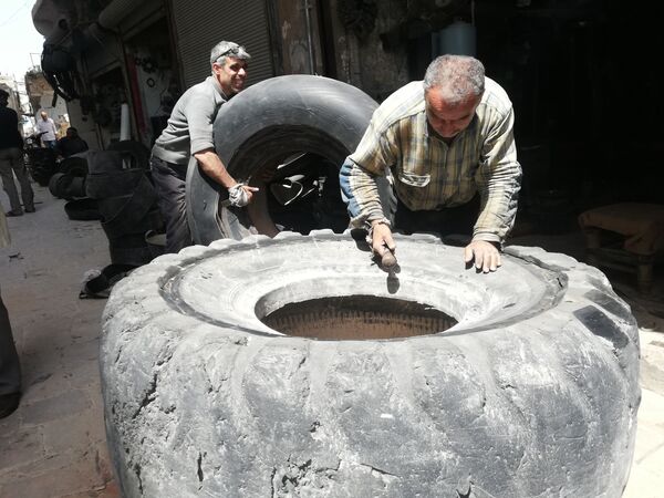 صانع الزمبيل... لا شيء تستحقه القمامة - سبوتنيك عربي