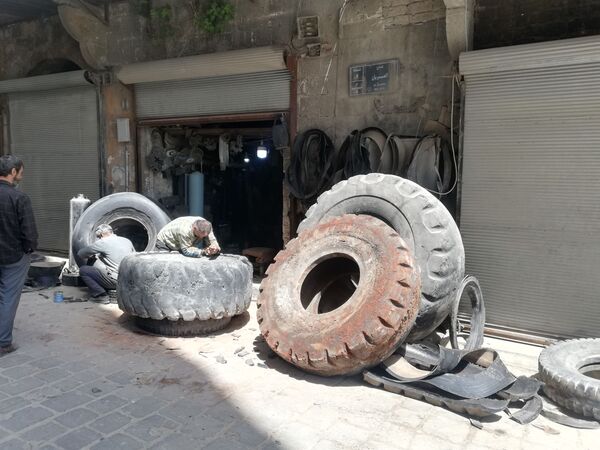 صانع الزمبيل... لا شيء تستحقه القمامة - سبوتنيك عربي