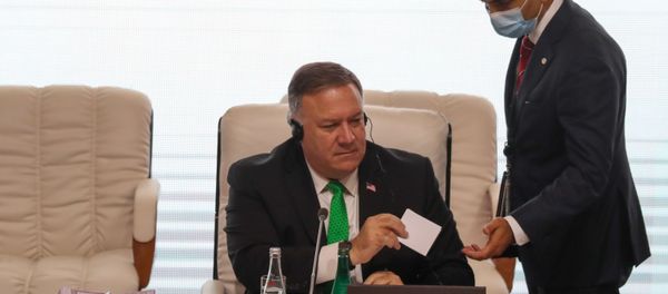 وزير الخارجية الأمريكي، مايك بومبيو خلال الجلسة الافتتاحية لمفاوضات السلام بين الحكومة الأفغانية وحركة طالبان، المنعقدة في الدوحة، قطر 12سبتمبر 2020 - سبوتنيك عربي
