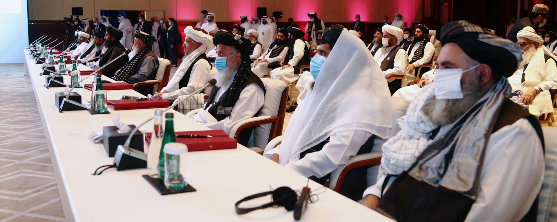 الجلسة الافتتاحية لمفاوضات السلام بين الحكومة الأفغانية وحركة طالبان، المنعقدة في الدوحة، قطر 12سبتمبر 2020 الجلسة الافتتاحية لمفاوضات السلام بين الحكومة الأفغانية وحركة طالبان، المنعقدة في الدوحة، قطر 12سبتمبر 2020 - سبوتنيك عربي, 1920, 19.03.2021