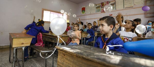 تلاميذ سوريا يعودون إلى مقاعدهم وسط توجس عام من كورونا - سبوتنيك عربي