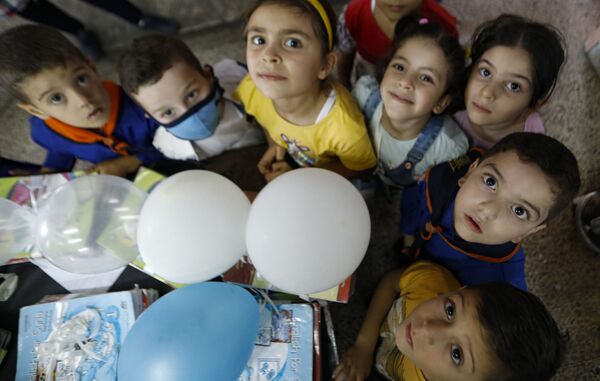 بعد تجاذبات... تلاميذ سوريا يعودون إلى مقاعدهم وسط توجس من كورونا... صور بعد تجاذبات... تلاميذ سوريا يعودون إلى مقاعدهم وسط توجس من كورونا... صور - سبوتنيك عربي