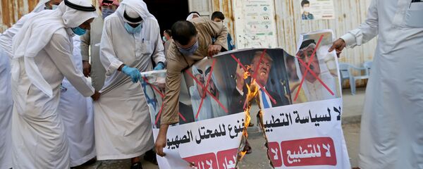 لأخبار التطبيع - احتجاجات على تطبيع العلاقات بين إسرائيل و الولايات المتحدة و البحرين و الإمارات، في غزة، 15 سبتمبر 2020 - سبوتنيك عربي