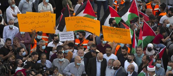 مظاهرات عقب توقيع اتفاق السلام بين إسرائيل والإمارات والبحرين في رام الله، الضفة الغربية 15 سبتمبر 2020 - سبوتنيك عربي