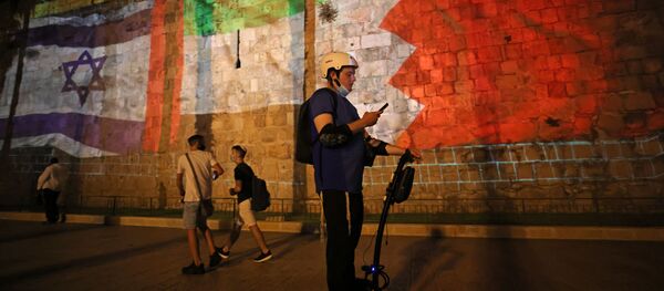 إضاءة أعلام دول التطبيع عقب توقيع اتفاق السلام بين إسرائيل والإمارات والبحرين في القدس ، 15 سبتمبر 2020 - سبوتنيك عربي