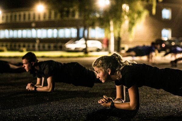  ولية عهد بلجيكا الأميرة إليزابيث خلال التدريب العسكري في معسكر إلسنبورن للجيش البلجيكي في بوتغينباخ، بلجيكا، 10 سبتمبر 2020 - سبوتنيك عربي