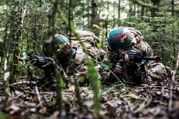  ولية عهد بلجيكا الأميرة إليزابيث خلال التدريب العسكري في معسكر إلسنبورن للجيش البلجيكي في بوتغينباخ، بلجيكا، 10 سبتمبر 2020 - سبوتنيك عربي