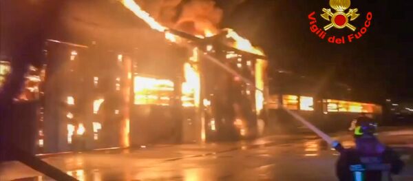 حريق في مرفأ أنكونا الإيطالي، إيطاليا 16 سبتمبر 2020 - سبوتنيك عربي