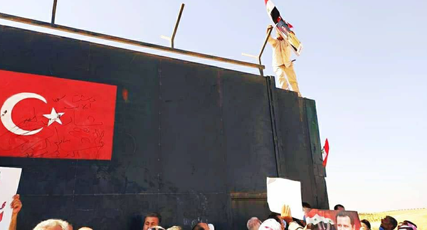  احتجاجات شعبية أمام نقاط المراقبة التركية في محافظة إدلب السورية... صور  - سبوتنيك عربي