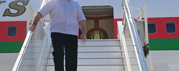 الرئيس البيلاروسي ألكسندر لوكاشينكو يصل مطار سوتشي، روسيا 14 سبتمبر  2020 - سبوتنيك عربي