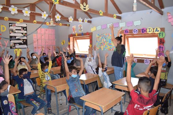 لبنان... دورات تعليمية لأطفال اللاجئين السوريين لحمايتهم من العمالة... فيديو  - سبوتنيك عربي