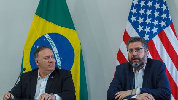 وزير الخارجية الأمريكي مايك بومبيو مع وزير الخارجية البرازيلي إرنست أروجو وزير الخارجية الأمريكي مايك بومبيو مع وزير الخارجية البرازيلي إرنست أروجو - سبوتنيك عربي