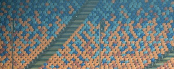 حكام الفيفا على أرض الملعب قبيل مباراة الدوري المصري بين الأهلي والزمالك على أستاد القاهرة الدولي بالعاصمة المصرية يوم 24 فبراير 2020 - سبوتنيك عربي