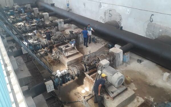 درويات من الشرطة العسكرية الروسية ترافق مهندسي وفنيي المؤسسة العامة لمياه الشرب الحكومية في الحسكة، سوريا درويات من الشرطة العسكرية الروسية ترافق مهندسي وفنيي المؤسسة العامة لمياه الشرب الحكومية في الحسكة، سوريا - سبوتنيك عربي