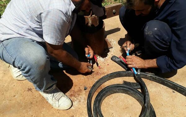 درويات من الشرطة العسكرية الروسية ترافق مهندسي وفنيي المؤسسة العامة لمياه الشرب الحكومية في الحسكة، سوريا درويات من الشرطة العسكرية الروسية ترافق مهندسي وفنيي المؤسسة العامة لمياه الشرب الحكومية في الحسكة، سوريا - سبوتنيك عربي