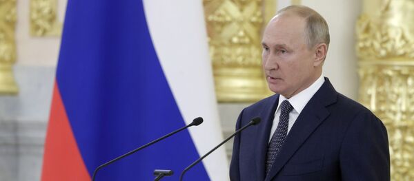 الرئيس الروسي، فلاديمير بوتين خلال لقائه بأعضاء مجلس الشيوخ، موسكو 23 سبتمبر 2020 - سبوتنيك عربي