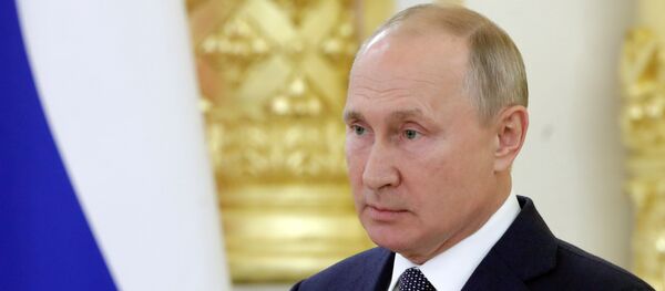 الرئيس الروسي، فلاديمير بوتين خلال لقائه بأعضاء مجلس الشيوخ، موسكو 23 سبتمبر 2020 - سبوتنيك عربي