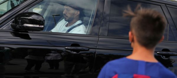 لويس سواريز يغادر برشلونة باكيا 23 سبتمبر أيلول 2020 قبل انتقاله لأتليتيكو لويس سواريز يغادر برشلونة باكيا 23 سبتمبر أيلول 2020 قبل انتقاله لأتليتيكو - سبوتنيك عربي