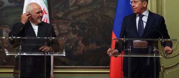 وزير الخارجية الإيراني محمد جواد ظريف و وزير الخارجية الروسي سيرغي لافروف في موسكو، صورة من الأرشيف يوليو 2020 - سبوتنيك عربي