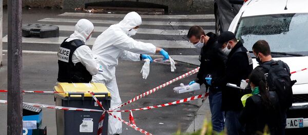 إصابات في حادث طعن أمام المقر القديم لجريدة شارلي إبدو في باريس، فرنسا 25 سبتمبر 2020 - سبوتنيك عربي