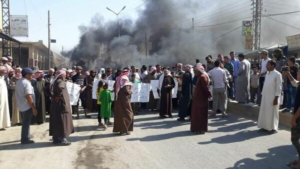 مظاهرات عشائرية في أهم مدينة نفطية يسيطر عليها الجيش الأمريكي شرقي سوريا - سبوتنيك عربي