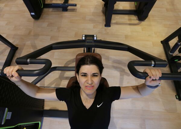 السعودية رهام صالحيه أثناء التمرين في صالة رياضية في الرياض، وسط انتشار مرض فيروس كورونا (كوفيد -19) في المملكة العربية السعودية، 28 سبتمبر 2020 السعودية رهام صالحيه أثناء التمرين في صالة رياضية في الرياض، وسط انتشار مرض فيروس كورونا (كوفيد -19) في المملكة العربية السعودية، 28 سبتمبر 2020 - سبوتنيك عربي