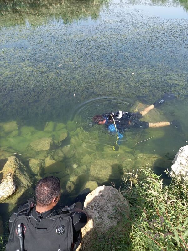 خبراء عراقيون وفرنسيون يرفعون قذائف جهنم من الفرات..صور - سبوتنيك عربي