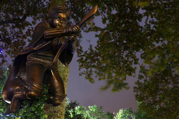 افتتاح تمثال هاري بوتر في وسط لندن - سبوتنيك عربي