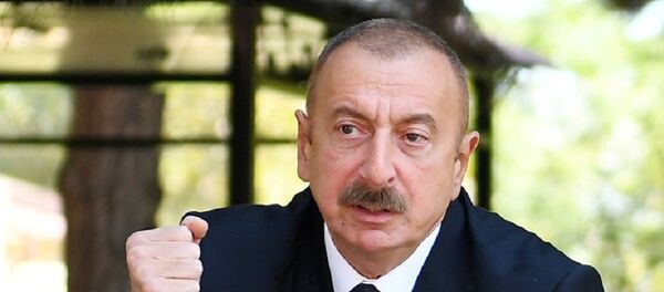 التصعيد العسكري بين أرمينيا و أذربيجان في منطقة ناغورني قره باغ (قرة باغ)، رئيس أذربيجان إلهام علييف يزور المشفى المركزي لعلاج الجنود المصابين في  منطقة النزاع العسكري، 30 سبتمبر 2020 - سبوتنيك عربي