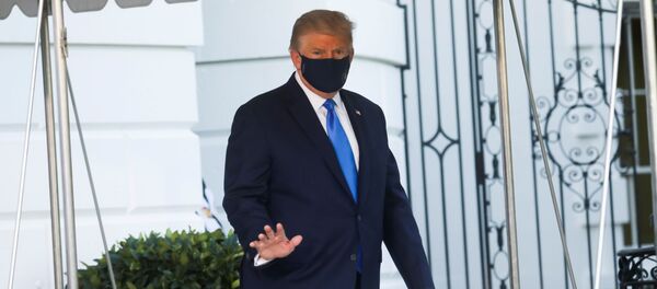 الرئيس الأمريكي دونالد ترامب بعد أن ثبتت إصابته فيروس كورونا - سبوتنيك عربي