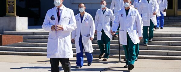 الدكتور شون كونلي، طبيب الرئيس الأمريكي دونالد ترامب بالمركز الطبي ولتر ريد في ماريلند، الولايات المتحدة 2 أكتوبر 2020 الدكتور شون كونلي، طبيب الرئيس الأمريكي دونالد ترامب بالمركز الطبي ولتر ريد في ماريلند، الولايات المتحدة 2 أكتوبر 2020 - سبوتنيك عربي