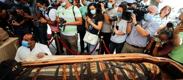 اكتشاف توابيت يقدر عمرها حوالي 2500 سنة في سقارة بمحافظة الجيزة، على بعد 30 كيلومترا جنوب القاهرة، مصر 3 أكتوبر 2020 - سبوتنيك عربي