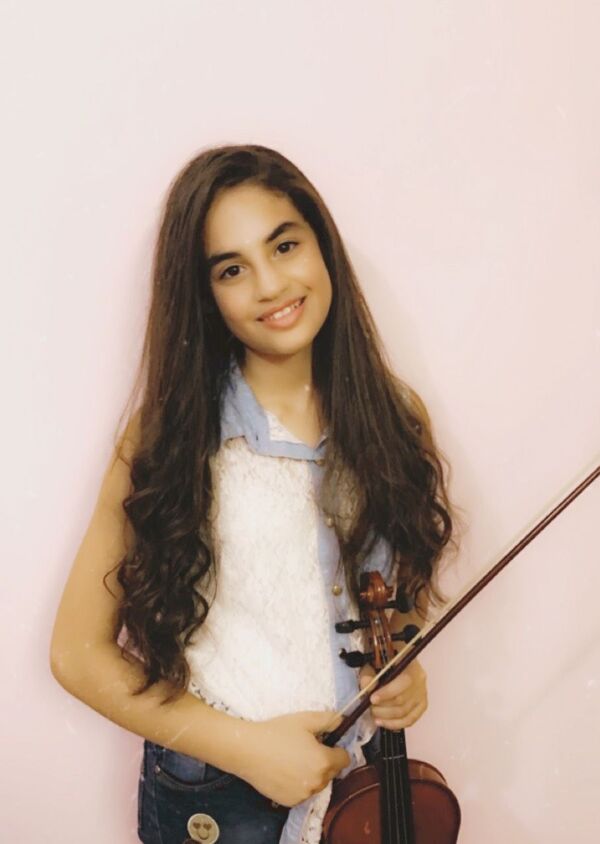 سلمى الناصوري... طفلة سورية تعزف لحن الأمل على أوتار الكمان... فيديو وصور - سبوتنيك عربي