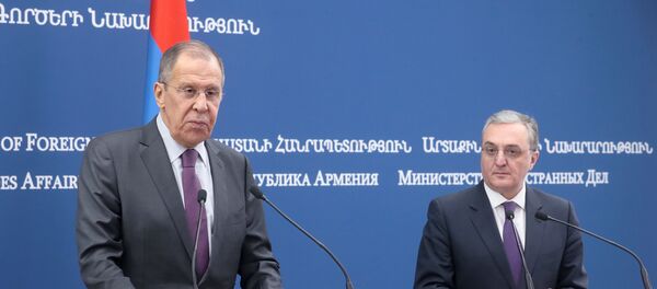  وزير الخارجية الروسي سيرغي لافروف في اجتماع مع نظيره الأرميني زوهراب مناتساكانيان - سبوتنيك عربي