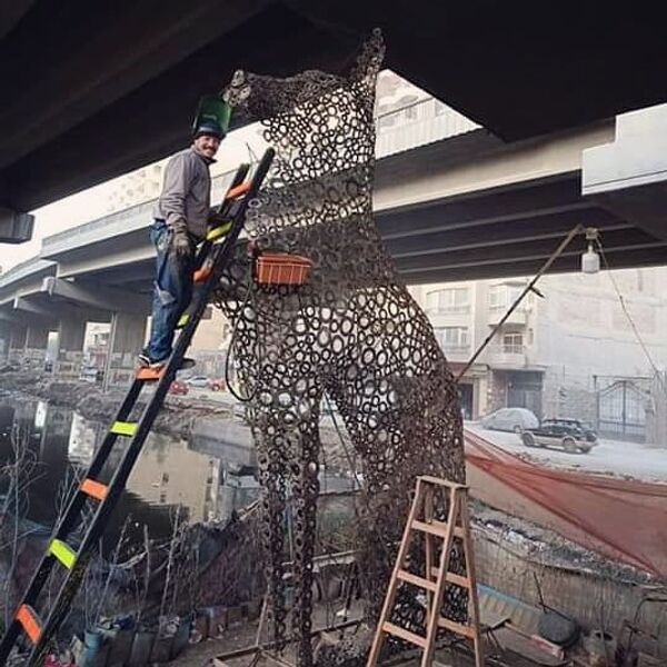 فنان مصري يشكل ميغ 21 وتمثال كليوباترا والقط باستيت من الخردة..صور وفيديو - سبوتنيك عربي