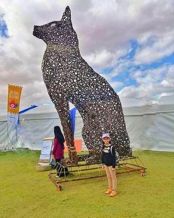 فنان مصري يشكل ميغ 21 وتمثال كليوباترا والقط باستيت من الخردة..صور وفيديو - سبوتنيك عربي